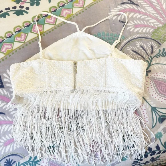 Elliatt Water Lily Top in size M in Ivory/White - Picture 9 of 11